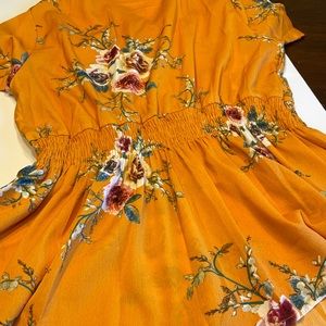NWOT pretty yellow floral blouse